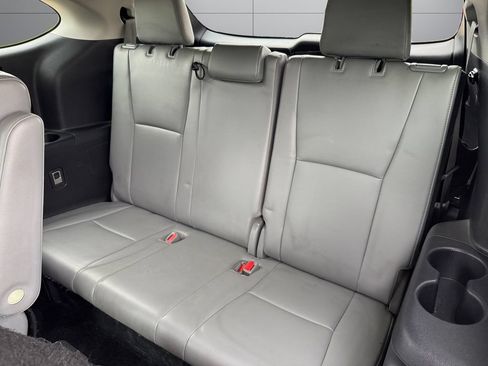 Used 2022 Toyota Highlander Platinum AWD/4WD image 16