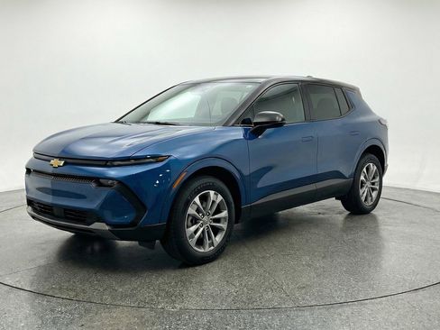 Used 2025 Chevrolet Equinox LT FWD image 3