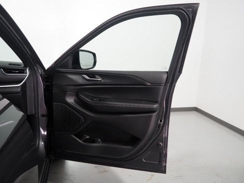 Used 2025 Jeep Grand Cherokee Altitude RWD image 53