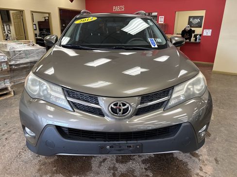 Used 2014 Toyota RAV4 XLE AWD/4WD image 2