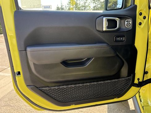 Used 2023 Jeep Gladiator Mojave w/ Cold Weather Group image 20