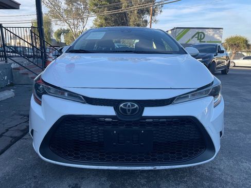 Used 2020 Toyota Corolla LE image 2