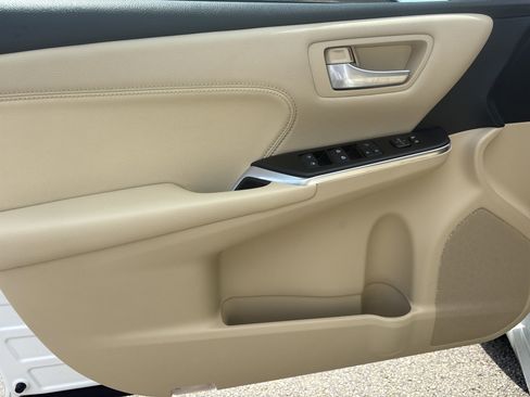 Used 2017 Toyota Camry XLE w/ Moonroof Package image 10