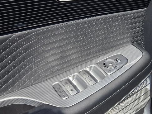 Certified 2025 Hyundai Palisade Calligraphy FWD image 14