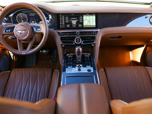 Used 2021 Bentley Flying Spur W12 image 2