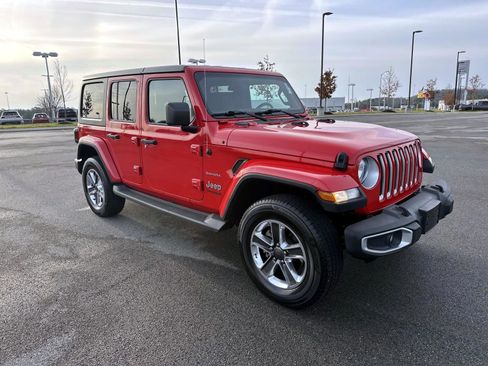Used 2019 Jeep Wrangler Unlimited Sahara image 2