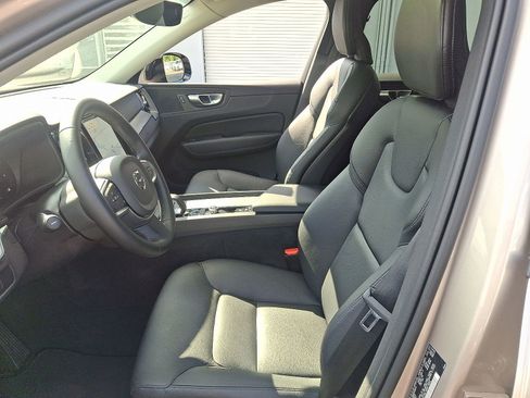 Certified 2024 Volvo XC60 B5 Core image 13