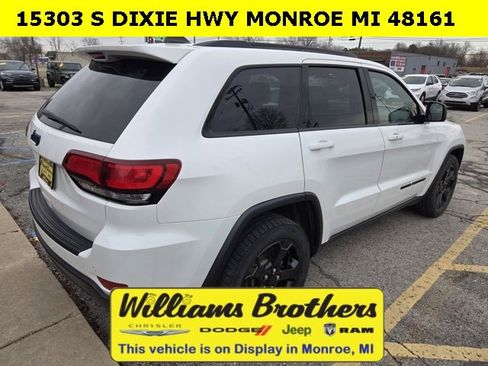 Used 2019 Jeep Grand Cherokee Laredo image 3