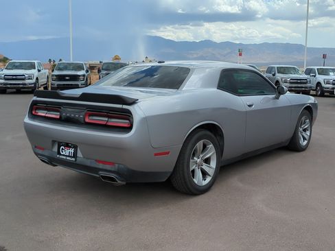Used 2016 Dodge Challenger SXT RWD image 3