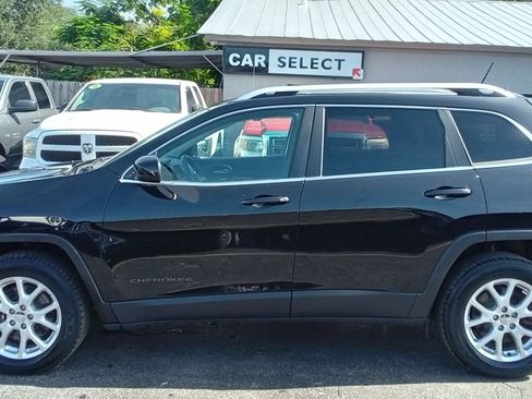 Used 2015 Jeep Cherokee Latitude AWD/4WD image 8