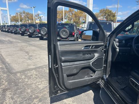 Used 2022 Jeep Wagoneer Series II image 39