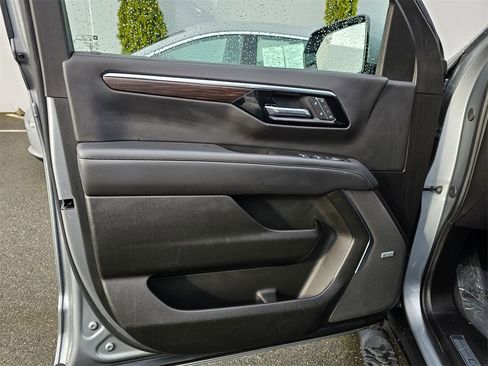 Used 2025 Chevrolet Tahoe Z71 w/ Comfort Package image 23