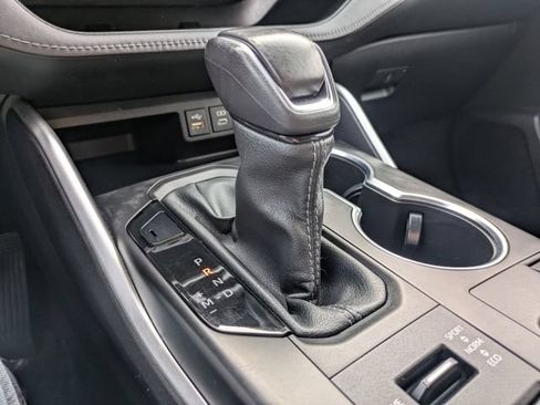 Used 2023 Toyota Highlander XLE AWD/4WD image 29