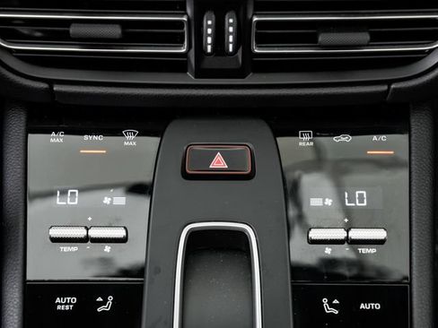 Certified 2026 Porsche Macan AWD/4WD image 18