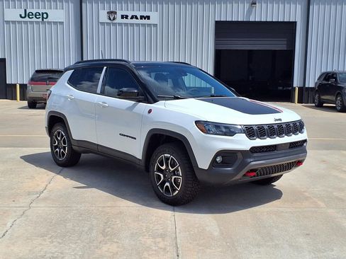 New 2026 Jeep Compass Trailhawk w/ Sun, Sound & Navigation Group AWD/4WD image 15
