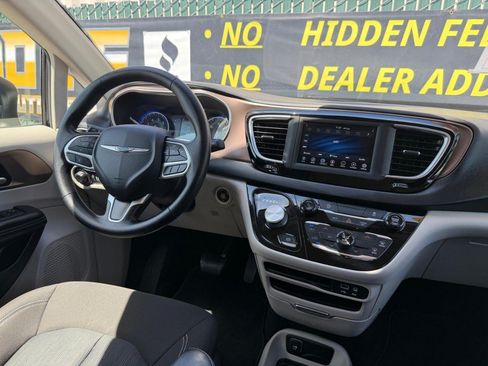 Used 2020 Chrysler Voyager LX FWD image 24