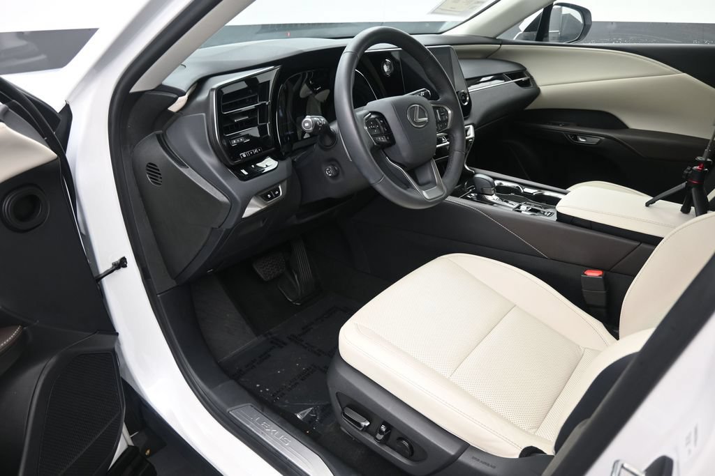 Used 2024 Lexus RX 350 FWD w/ Technology Package image 11