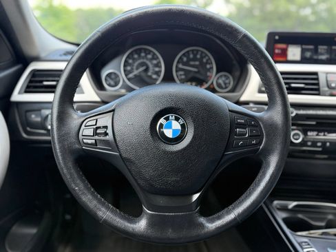 Used 2018 BMW 320i xDrive Sedan AWD/4WD image 25