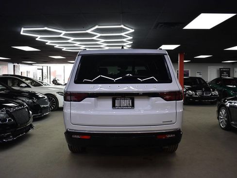 Used 2024 Jeep Wagoneer Series II w/ Flexible Seating Group image 10