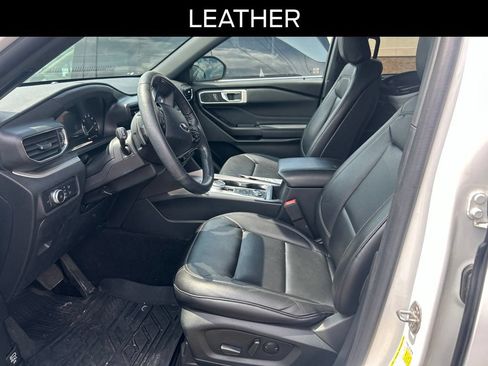 Used 2020 Ford Explorer XLT w/ Equipment Group 202A AWD/4WD image 9