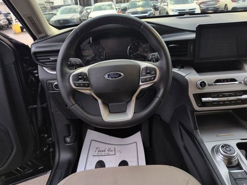 Used 2020 Ford Explorer XLT w/ Comfort Package image 13