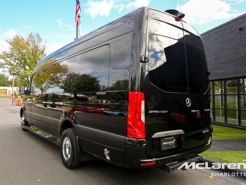 Used 2023 Mercedes-Benz Sprinter 3500 image 3