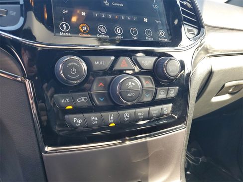 Used 2019 Jeep Grand Cherokee Limited X image 30