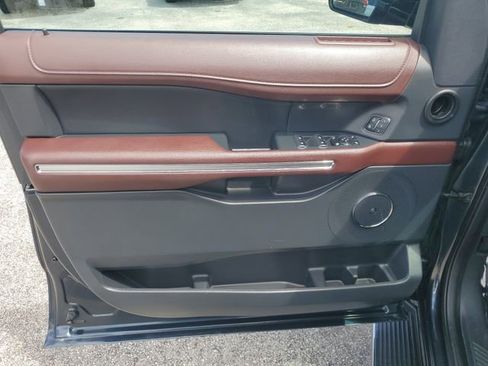Certified 2023 Ford Expedition Limited image 18