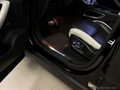 Used 2020 Jaguar F-PACE S image 27