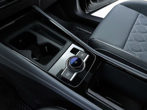 New 2026 Volkswagen Tiguan SEL R-Line AWD/4WD image 24