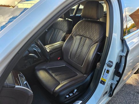 Used 2020 BMW 750i xDrive w/ Executive Package image 14