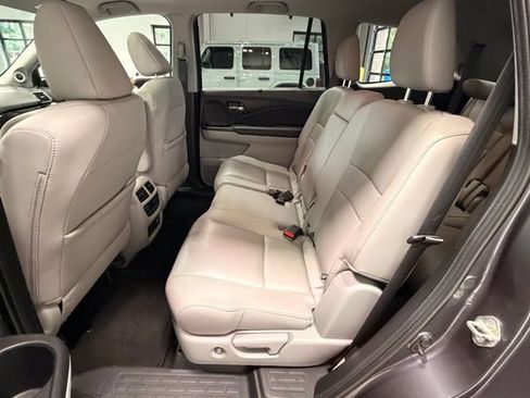 Used 2021 Honda Pilot Touring image 16