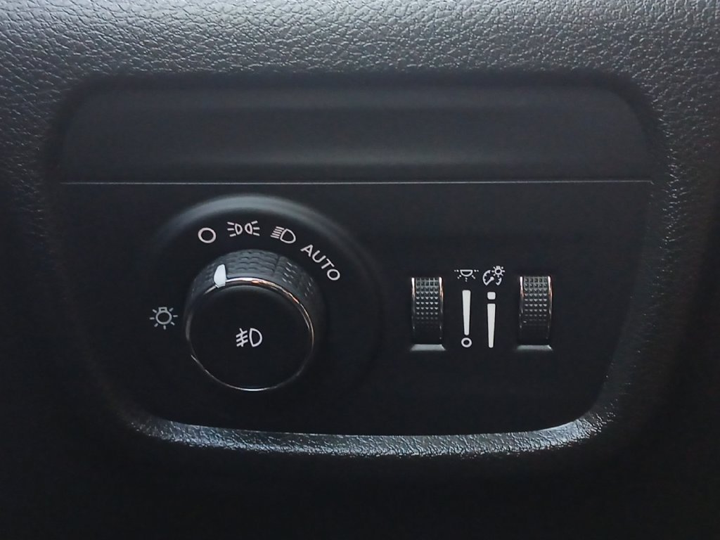 Used 2022 Jeep Grand Cherokee Limited AWD/4WD image 12