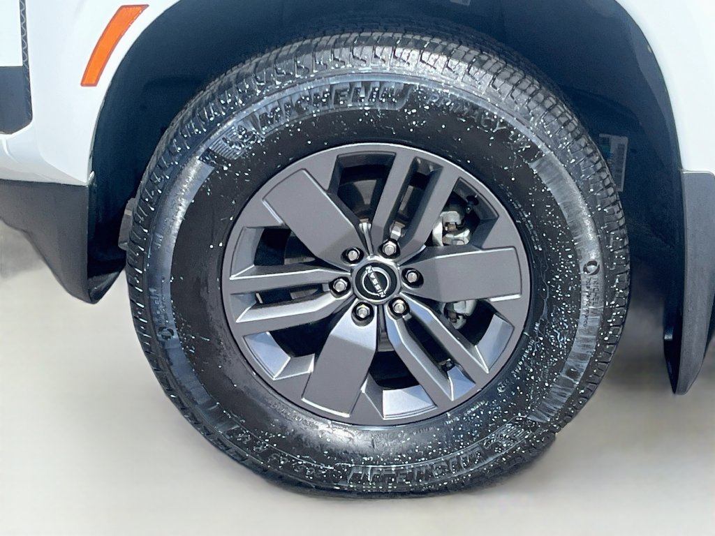 Used 2025 Nissan Frontier SV AWD/4WD image 29