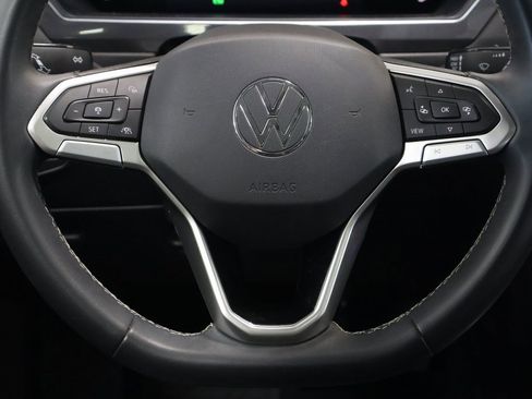Used 2022 Volkswagen Tiguan SE w/ Panoramic Sunroof Package image 17