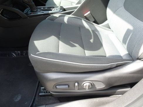 Used 2022 Chevrolet TrailBlazer LT w/ Driver Confidence Package FWD image 10
