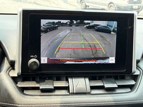 Used 2025 Toyota RAV4 XLE AWD/4WD image 18