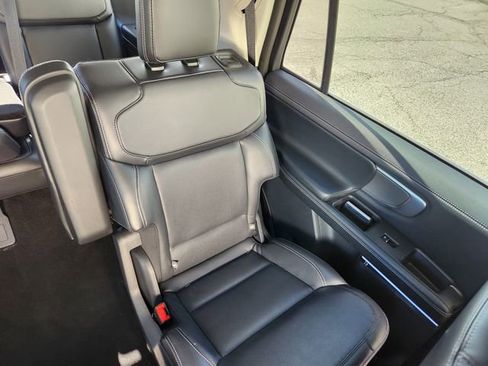 Certified 2025 Ford Expedition Platinum image 18