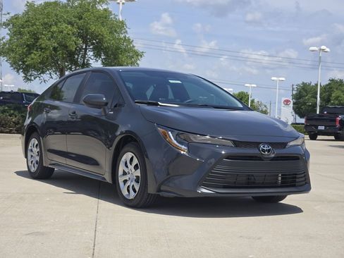 New 2026 Toyota Corolla LE FWD image 2