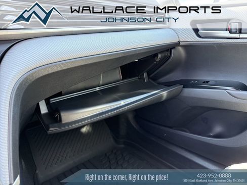 Used 2025 Toyota Camry SE w/ Convenience Package FWD image 23