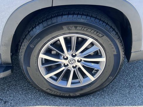 Used 2018 Toyota Highlander XLE FWD image 18
