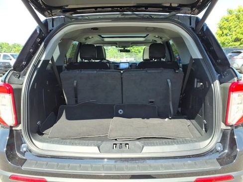 Certified 2023 Ford Explorer XLT w/ Equipment Group 202A AWD/4WD image 9