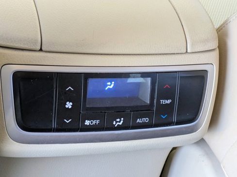 Used 2019 Toyota Highlander XLE image 18