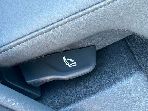 Used 2025 Audi SQ5 Premium Plus w/ Premium Plus Package image 56