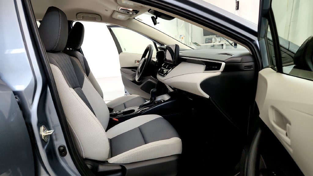 Used 2023 Toyota Corolla LE w/ Carpet Mat Package (TMS) FWD image 17