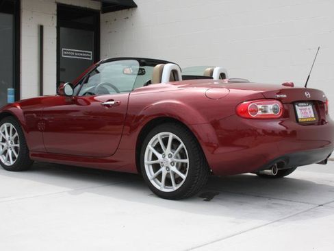 Used 2009 MAZDA MX-5 Miata Grand Touring w/ Premium Pkg RWD image 22