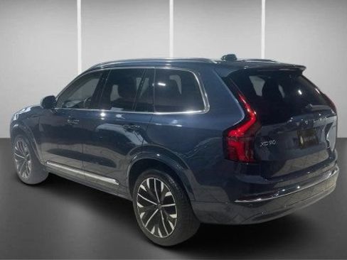 Used 2025 Volvo XC90 B5 Plus AWD/4WD image 12