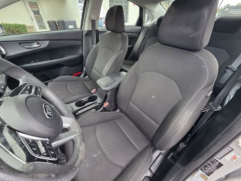 Used 2020 Kia Forte LXS FWD image 13