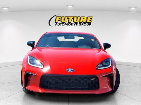 Used 2022 Toyota GR86 Premium w/ ALL Weather Mat Package (TMS) RWD image 2