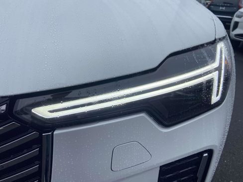 New 2026 Volvo XC90 T8 Plus w/ Protection Package Premier image 5
